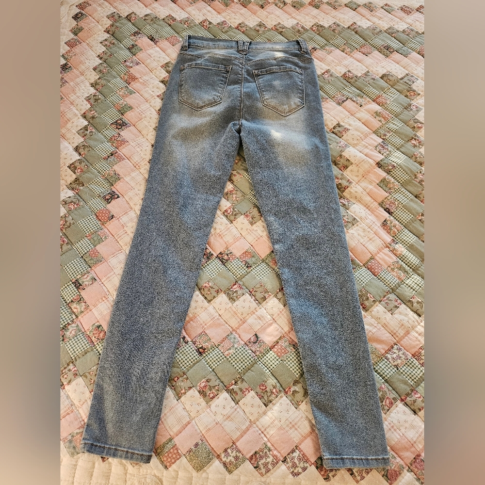 Curve Appeal High Rise Essential Skinny Jeans  - 4/27 - Picture 2 of 8